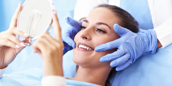 Dientes amarillos: ¿Blanqueamiento o carillas?