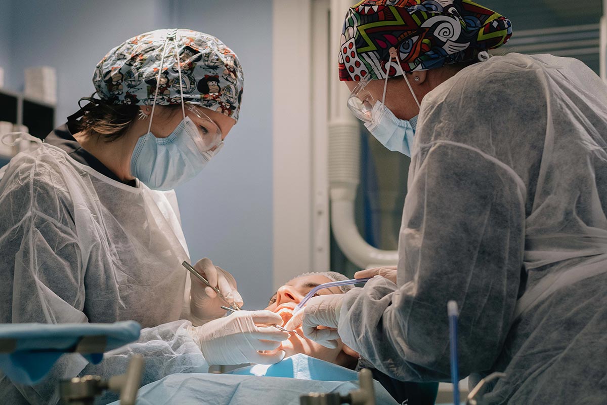 ¿En qué consiste el procedimiento de regeneración ósea dental?