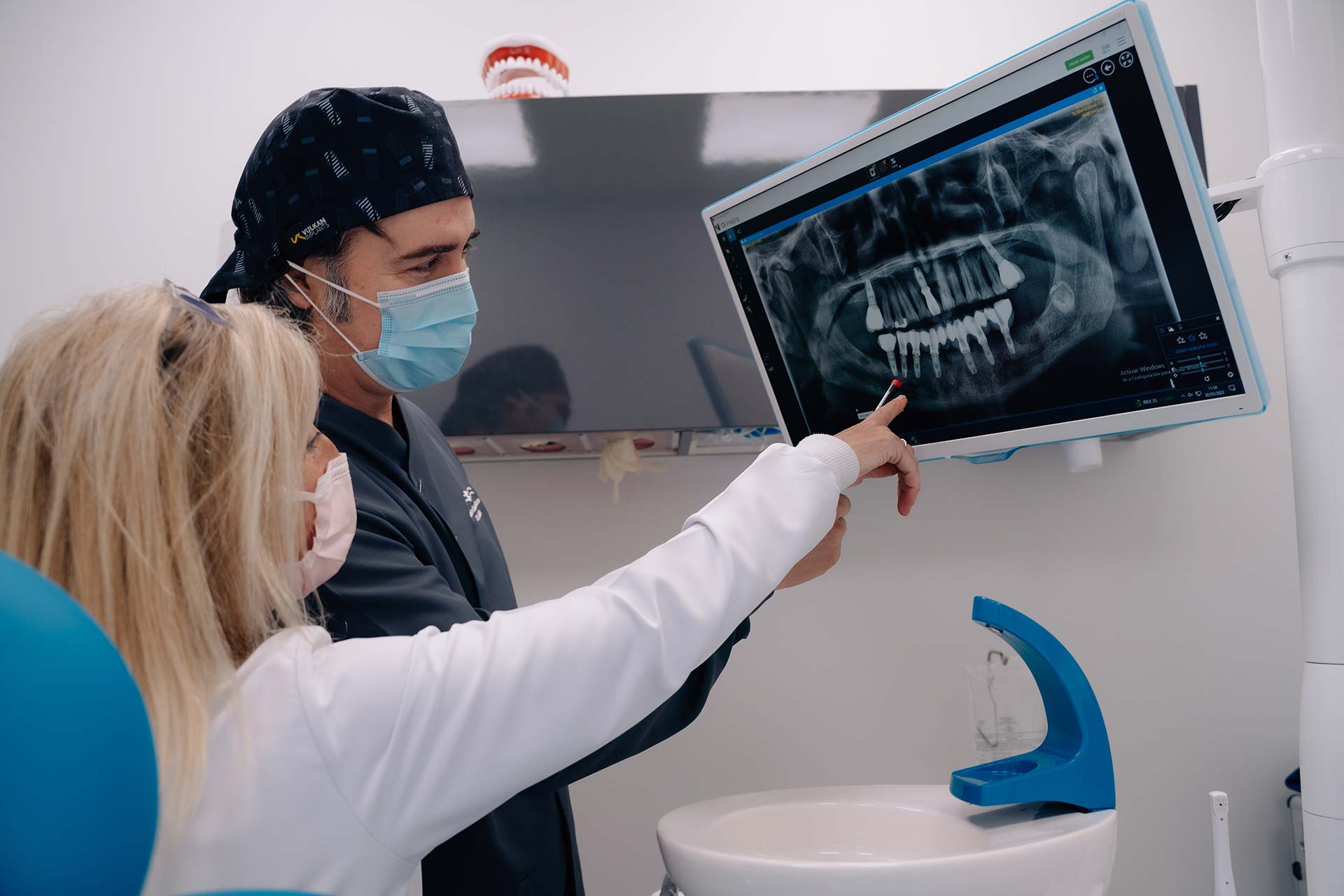 ¿Qué tipos de implantes dentales existen?